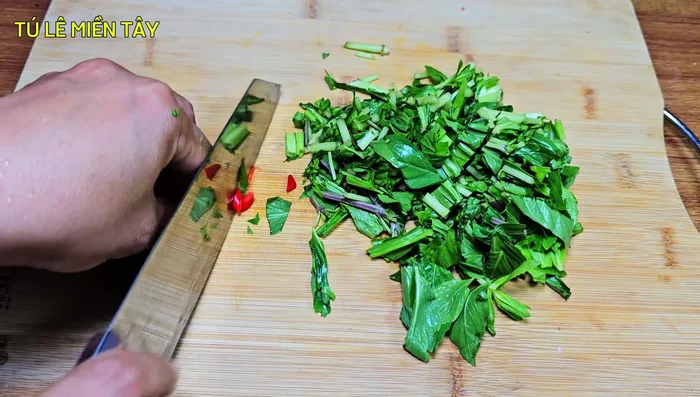 Prepare the vegetables: Chop tomatoes and chili peppers into small pieces.