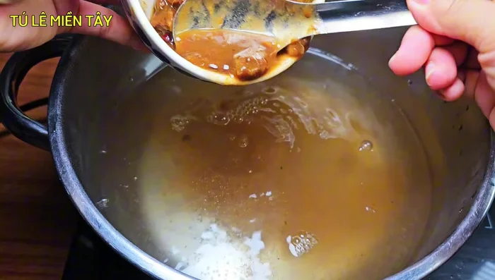 Cook the soup: In a pot, combine tamarind water, fish, and spices (fried garlic, salt, sugar, MSG, fish sauce). Bring to a boil, skim off any foam.
