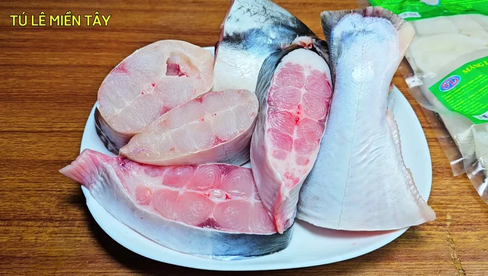 Prepare the fish: Clean and cut the fish into pieces. To remove fishy smell, massage the fish with 1 tbsp sugar and 1 tbsp salt. Rinse thoroughly.