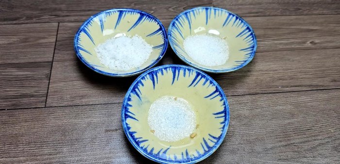 Add 2 teaspoons of salt, 1/2 teaspoon MSG, and 1 teaspoon of sugar to the broth.