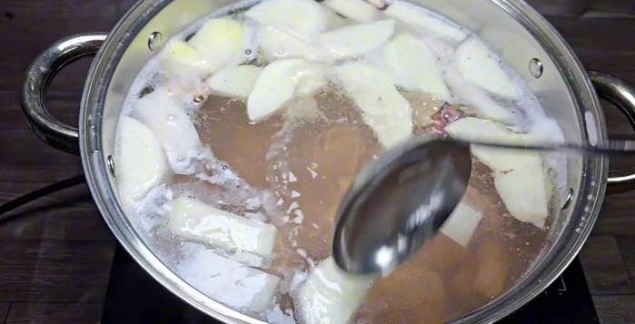 Add ribs and spices: Add the blanched ribs to the boiling broth. Add sugar, MSG, salt, and pepper.