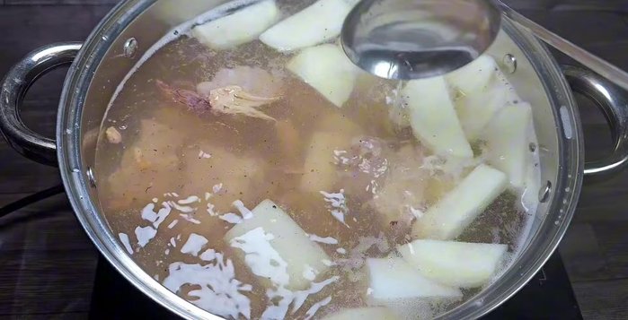 Simmer: Reduce heat to medium-low, and simmer for 40 minutes. Cover and let it rest for another 30 minutes.
