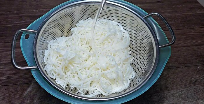 Cook vermicelli noodles, bean sprouts, and water spinach separately.