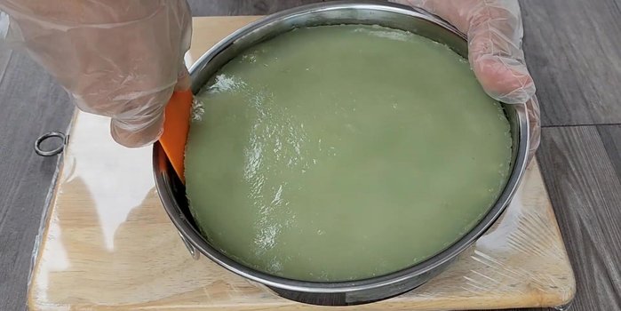 Once cooled, lightly grease the surface of the cake to prevent it from drying out.