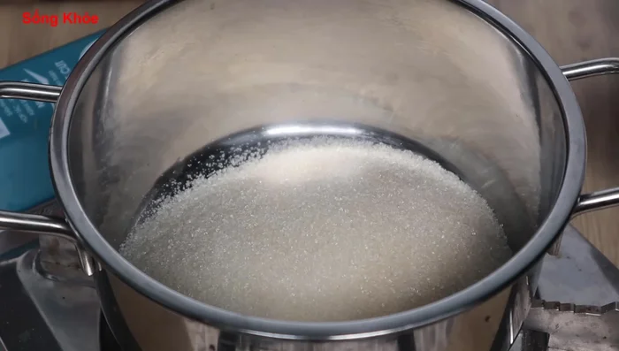 Prepare soaking water: In a pot, combine sugar and fish sauce. Cook until dissolved, skim off any foam, and let cool completely. (182.8, 185.519, 187.959, 190.08, 194.04, 195.64, 207.28, 211.76, 214.08, 217.48, 219.879, 221.959, 225.04)