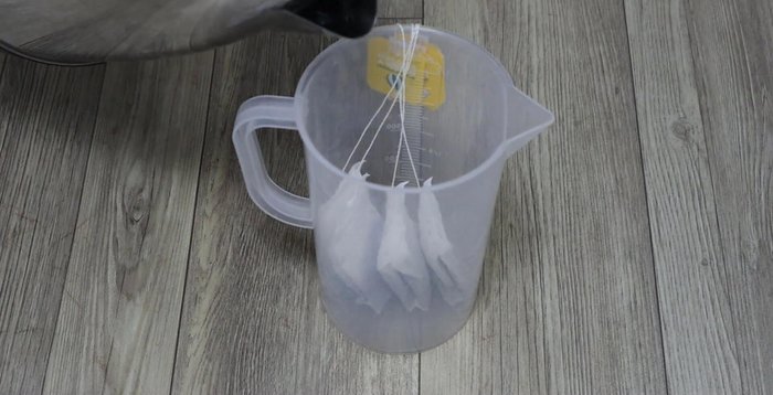 Meanwhile, prepare the milk tea: Brew Lipton tea bags in boiling water. Remove tea bags and squeeze out excess water.
