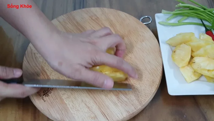 Prepare the pineapple and celery by cutting into bite-sized pieces. Slice the chili pepper.