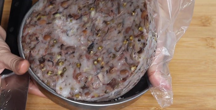 Let the cake cool, then slice and serve. Can be eaten directly, fried, or reheated.