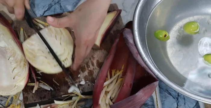 Soak the banana stalks in a basin of lemon juice and salt for about 30 minutes to remove sap and prevent discoloration.