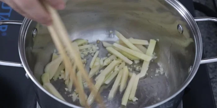 Add the marinated duck meat to the pot and stir-fry until the meat is firm and absorbs the spices.