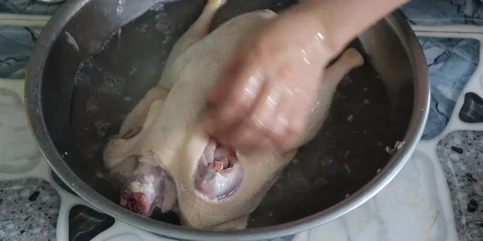 Rinse the duck again after rubbing with ginger and salt. Chop the duck into pieces, leaving the thighs intact if desired.