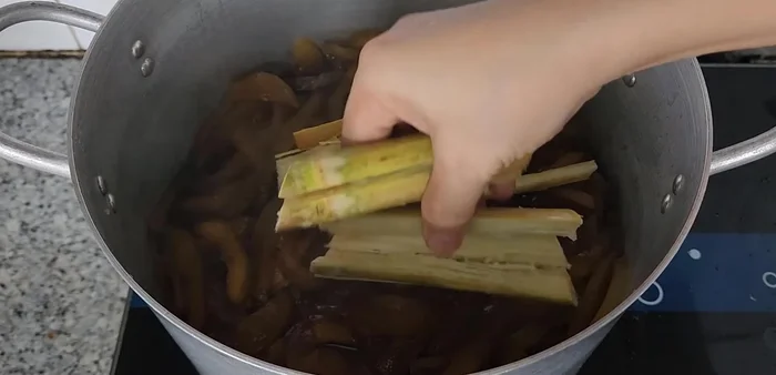 After an hour of cooking, add sugarcane, monk fruit, and red apple to the winter melon mixture. Add 3 liters of water.
