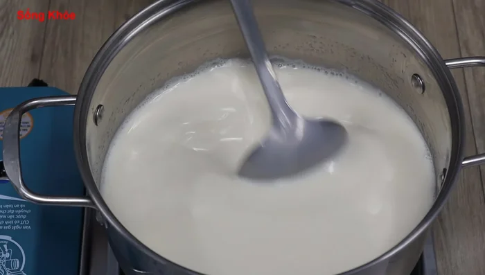 Cook over low heat for 15 minutes, stirring constantly until the mixture thickens.