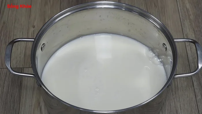 Combine soy milk, sugar, agar-agar, and condensed milk in a pot. Stir until well combined.