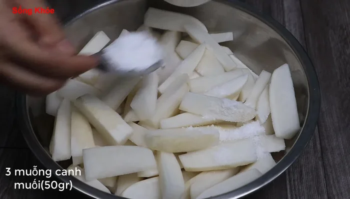 Marinate the radish with salt for 2 hours, shaking occasionally to ensure even absorption.