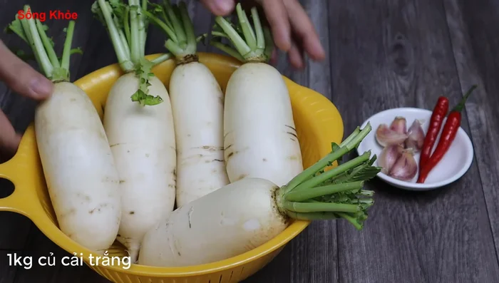 Wash and drain the radish. Cut off any black parts, but leave the skin on for extra crispiness.