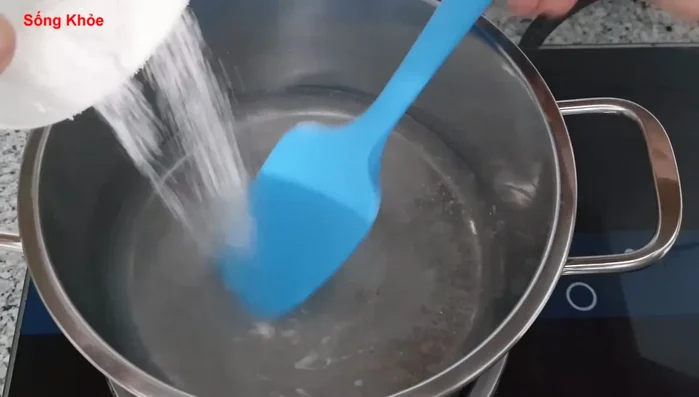 Cook the agar mixture with 200ml of filtered water in the oven until it boils. Add jelly to mix with sugar and let it sit for five minutes.