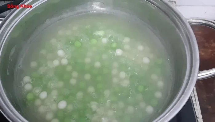 Mix tapioca pearls with sugar water to prevent sticking.