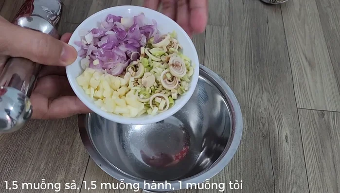 Prepare the marinade: Pound or grind lemongrass, onion, garlic, and pepper until smooth.