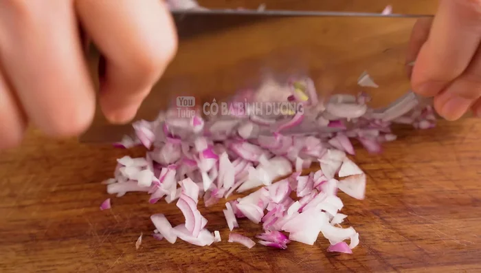 Pound shallots and garlic, then extract 2 tablespoons of juice.
