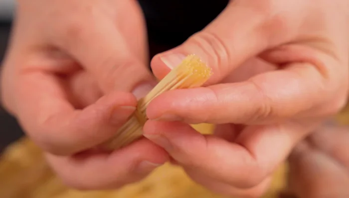 Dry the pork leg skin thoroughly with paper towels. Pierce the skin with toothpicks or skewers.
