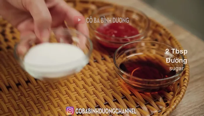 Add two tablespoons of sugar, two tablespoons of fish sauce, one tablespoon of chili sauce and two tablespoons of water. Stir well.