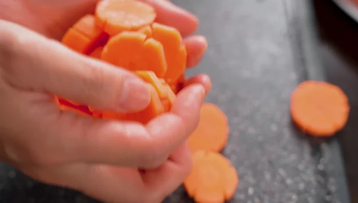 Prepare vegetables: Cut carrots, bell peppers, and Chinese cabbage into bite-sized pieces. Cut green onions.