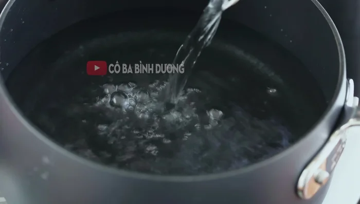 Blanch the pork belly in boiling water to remove impurities and odor. Wash and drain thoroughly.