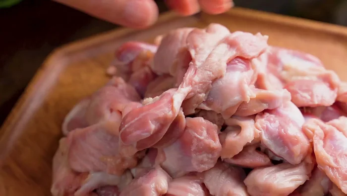 Wash chicken gizzards with salt and water. Cut in half if large; otherwise, leave whole.