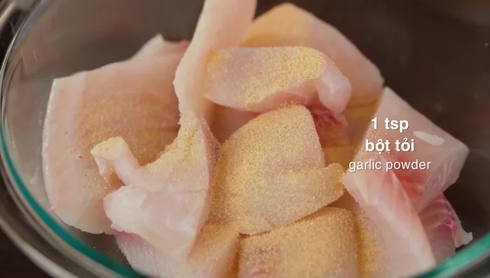 Marinate the fish with garlic powder, seasoning powder, pepper, paprika powder, and salt. Mix well.