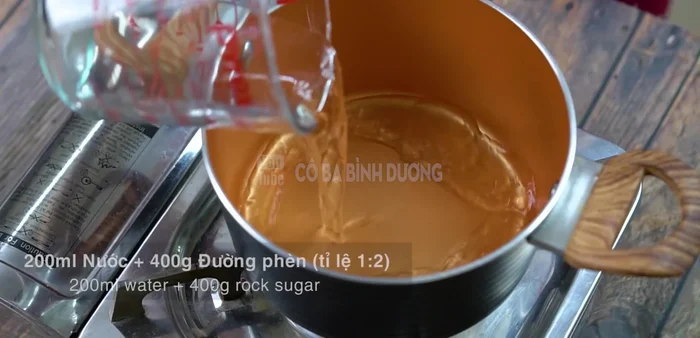 Boil water (200ml) with rock sugar (400g) until dissolved. Turn off heat and let cool.
