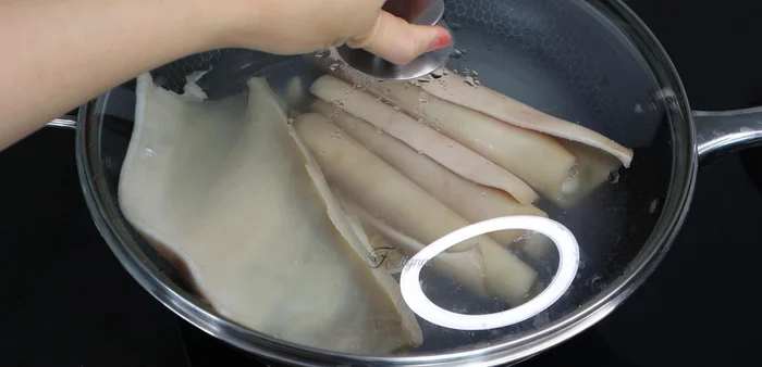 Boil pork skin until cooked (approx. 15 minutes).