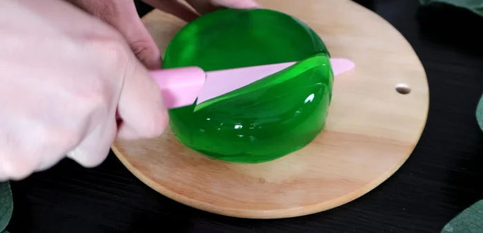 Cut the jelly into small square pieces.
