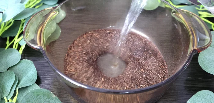 Brew Thai tea with boiling water. Let it steep for 20 minutes.