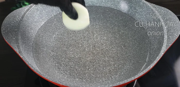 Blanch the pork belly in boiling water with half an onion and salt for about 5 minutes.