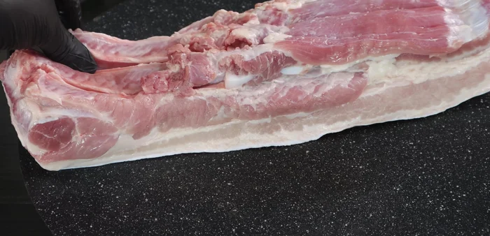Pan-fry the pork skin until slightly burnt for aroma.