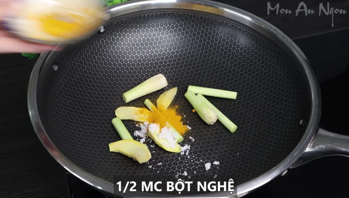 Boil chicken feet for 3 minutes with ginger, lemongrass, salt, and turmeric powder in a pot. This helps remove fishy smell and gives a yellow color.