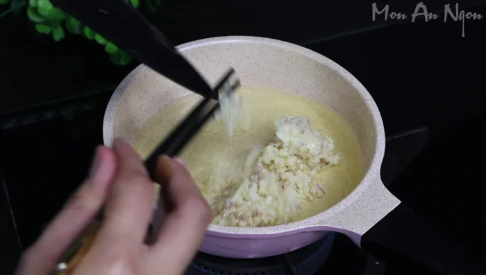 Fry chopped onions and garlic in cooking oil until fragrant. Drain excess oil.