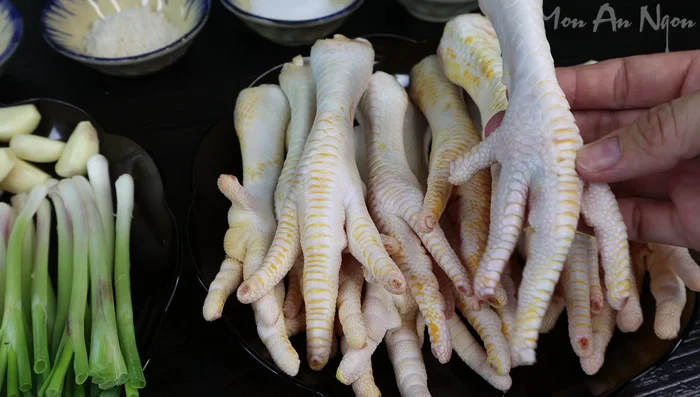 Wash chicken feet thoroughly with salt and wine to remove fishy smell. Drain completely.
