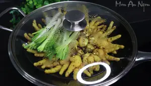 Steamed Chicken Feet with Onions: A Delicious Vietnamese Recipe