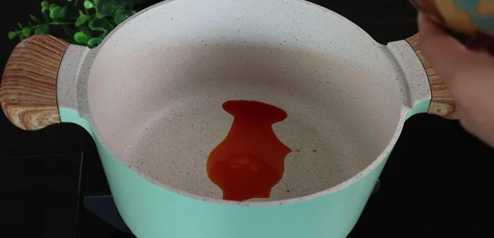 Heat annatto oil in a pot. Add the remaining chopped onions and garlic and the crushed lemongrass. Stir-fry until fragrant.