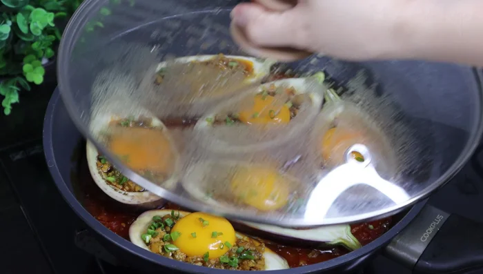 Cover and cook for about 2 minutes. (369.4)