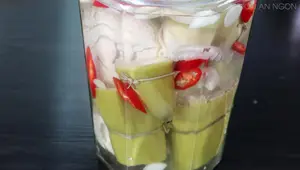 Sweet and Sour Pickled Banana Stems: A Unique Vietnamese Treat
