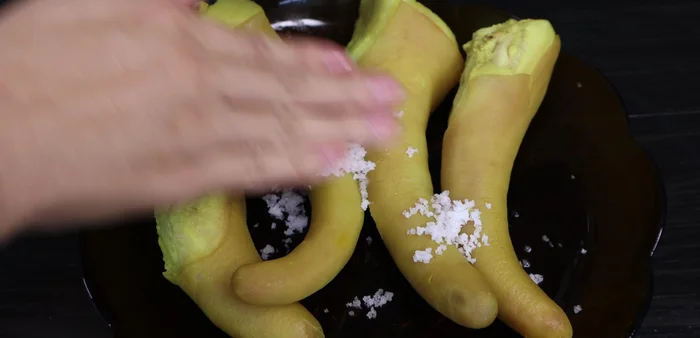 Sprinkle salt evenly over the vinegar-soaked pig's tails and rub it in.