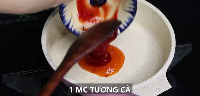 Prepare the sauce: Combine soy sauce, tomato sauce, chili sauce, sugar, fish sauce, and water. Cook until boiling and the sugar dissolves.