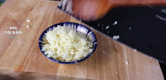 While the fish sauce simmers, prepare the garlic, chili, and lemons.