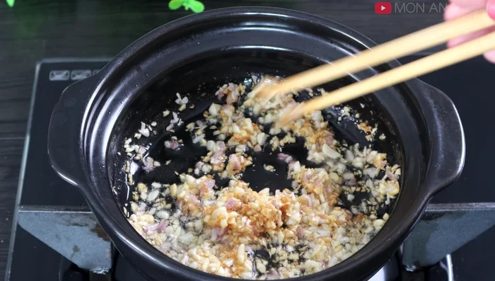 Remove the fried onion and garlic, leaving the oil. Place the onion and garlic in a bowl.