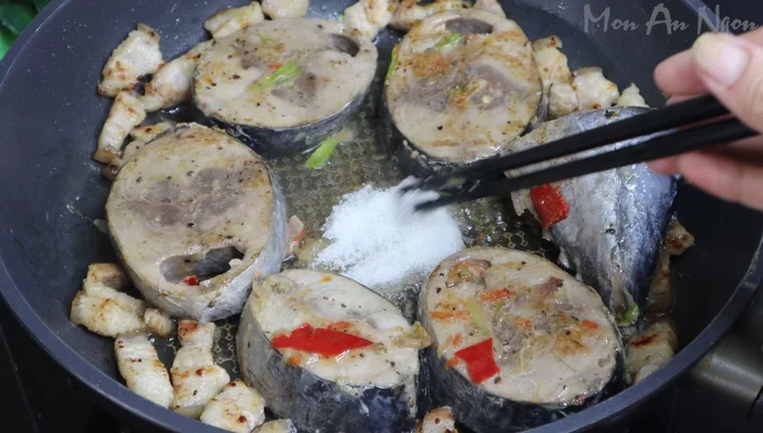 Add sugar to the pan and caramelize it until it melts and turns yellow. (248.72)