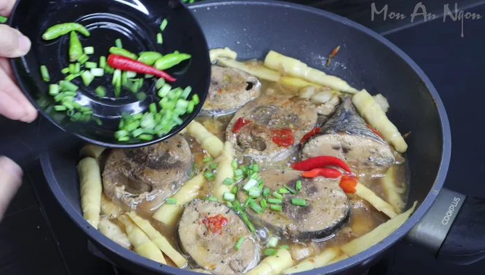 Add the green onions and chili peppers during the last few minutes of cooking. (392.84)