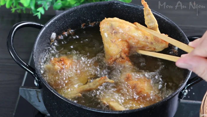 Once almost golden brown, increase the heat to release excess oil and prevent the chicken wings from absorbing too much oil.